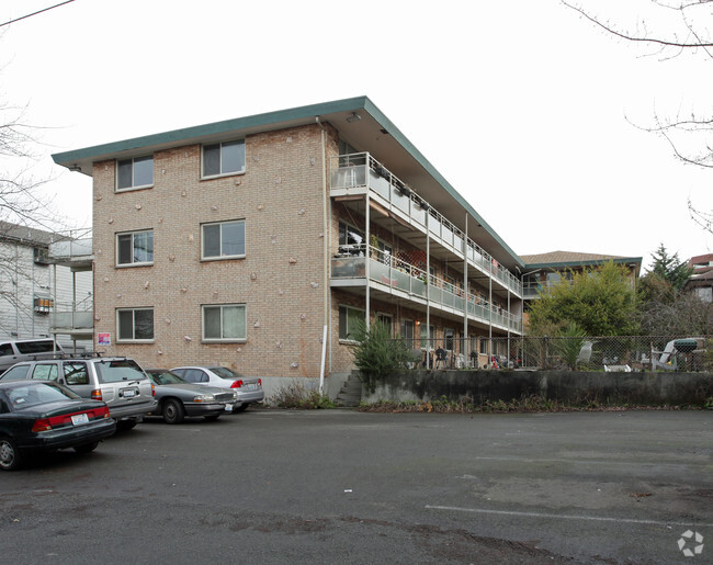 Building Photo - Minor Crest