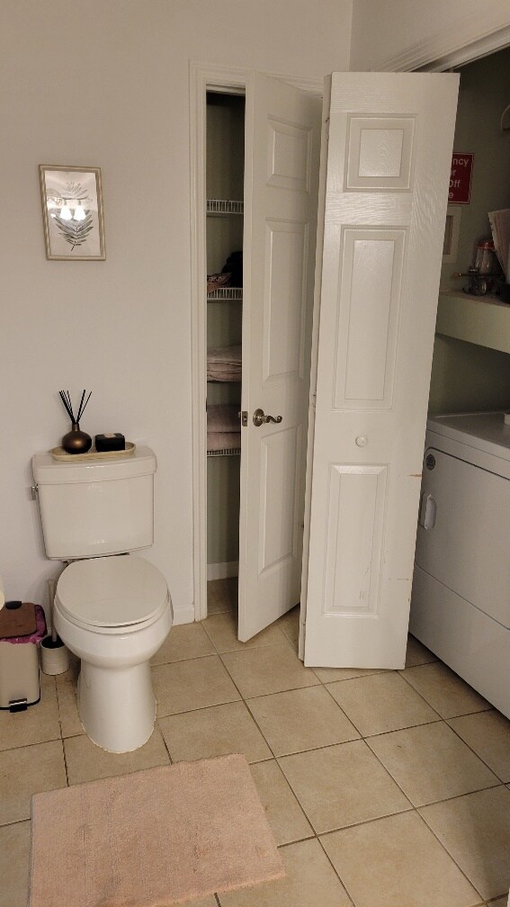 Building Photo - 700 Daniel Ellis Dr