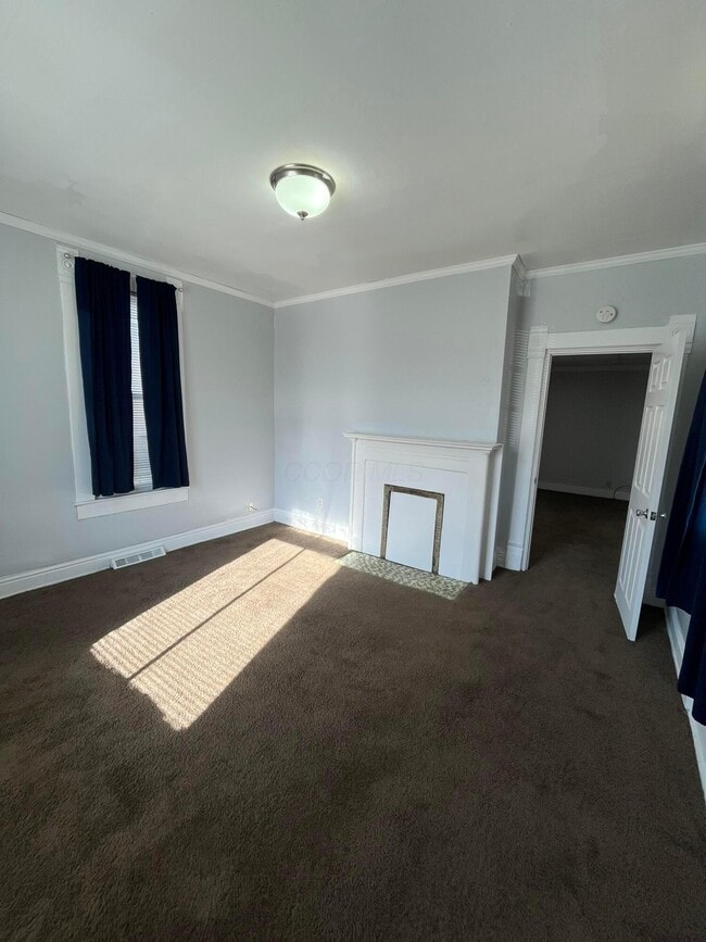 Building Photo - 1227 E Chestnut St