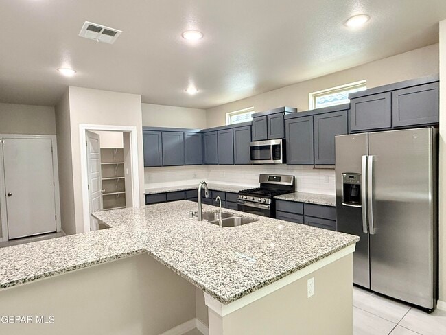 Building Photo - 12824 Linstead Ave