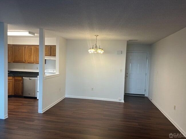 Building Photo - 1019 Ravens Crest Dr