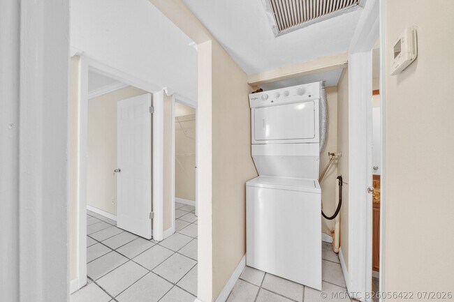 Building Photo - 221 NW 43rd Pl