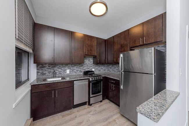 Building Photo - 1 bedroom in Chicago IL 60657
