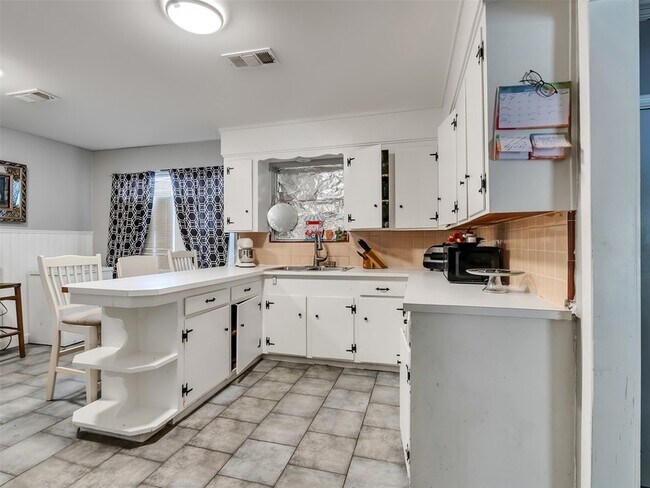 Building Photo - 815 Avenue G