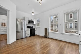 Building Photo - 168 Elliot St