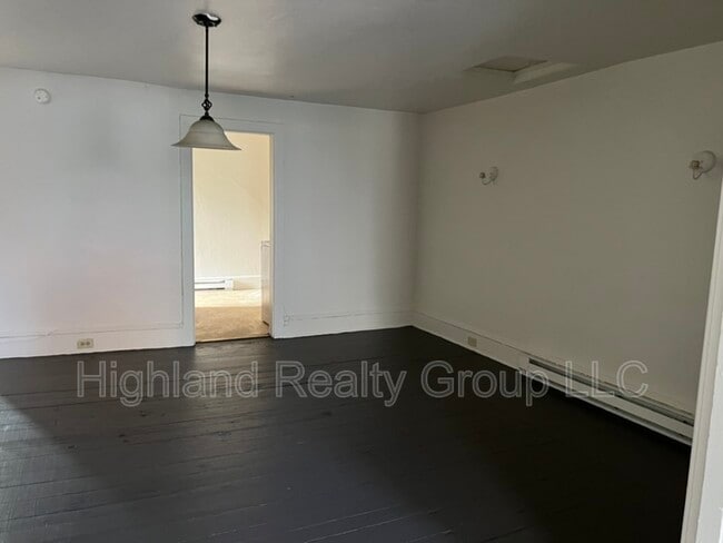 Building Photo - 357 Locust St