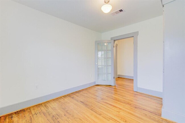 Building Photo - 1416 Featherstone St
