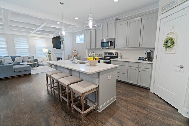 Building Photo - 2509A Solon Dr