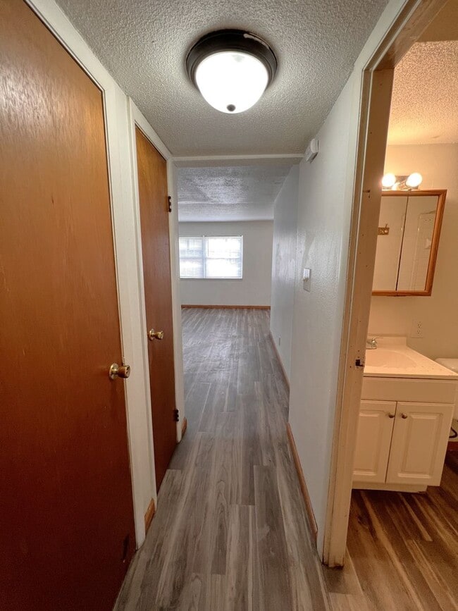 Building Photo - 2BR 1ba - Great location off of 21st Avenue