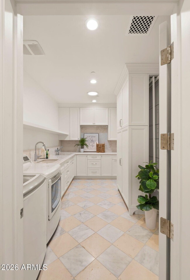 Building Photo - 8501 N Golf Dr
