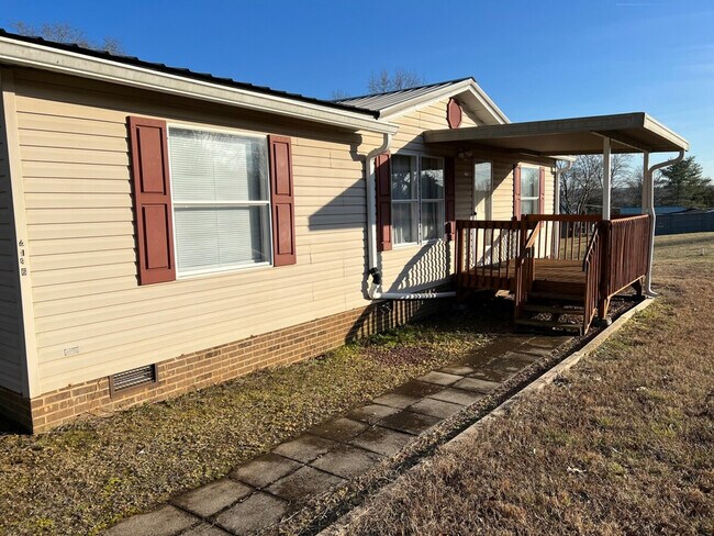 Building Photo - 765 Pine Tree Rd