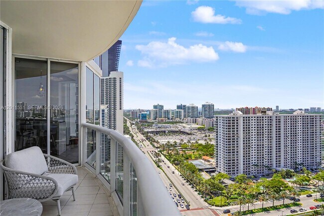 Building Photo - 17555 Collins Ave