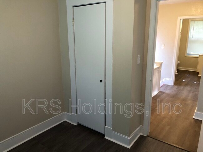 Building Photo - 1032 37th St