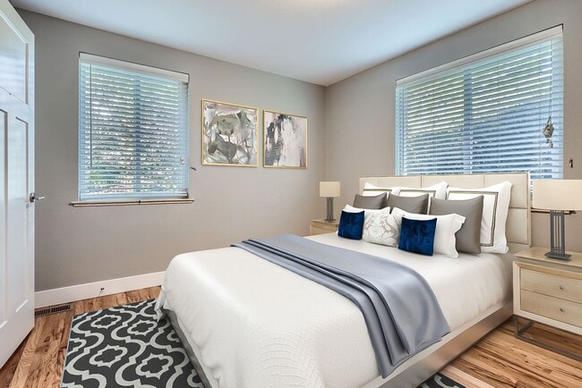 Building Photo - 4 Bed, 2 Bath Duplex – Bright, Stylish, Mo...