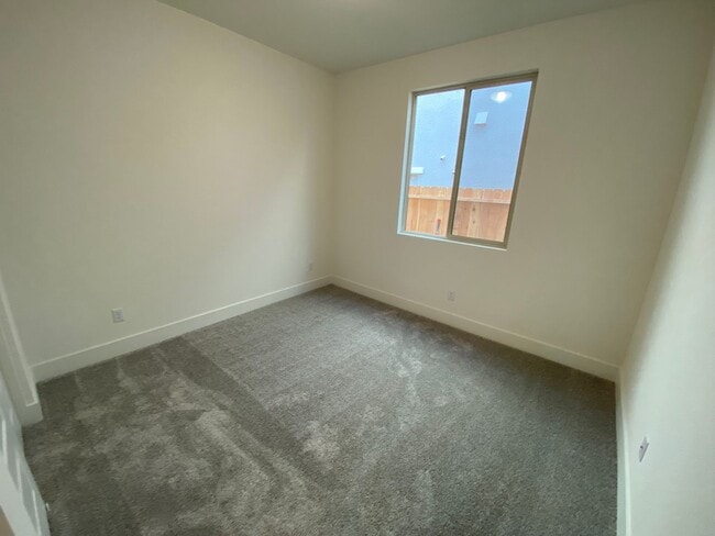 Building Photo - Newer home in Rancho Cordova near Labyrint...