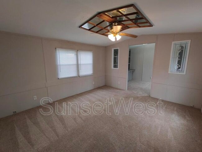 Building Photo - 4512 Rainbow Ln