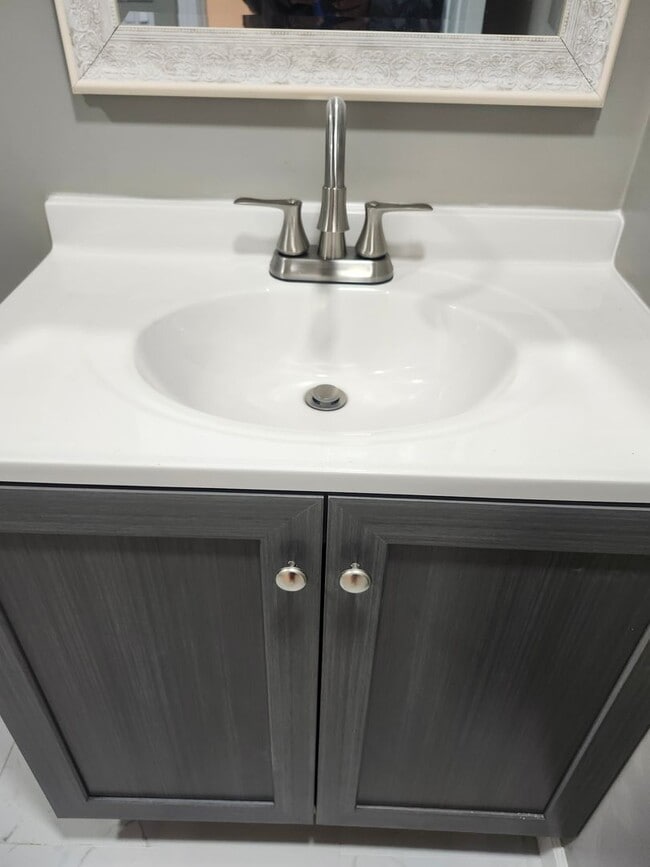 Building Photo - Single family home in great neighborhood!