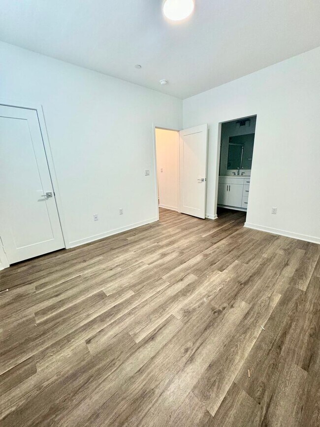 Building Photo - Modern 3B/3B Townhome in Covina