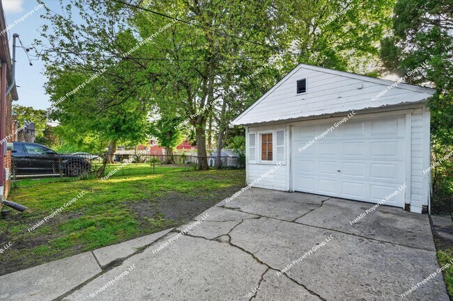 Building Photo - Fully Renovated 3-Bedroom Brick Bungalow in Detroit, 48235