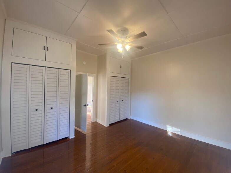 Building Photo - 333 E Catawba Ave