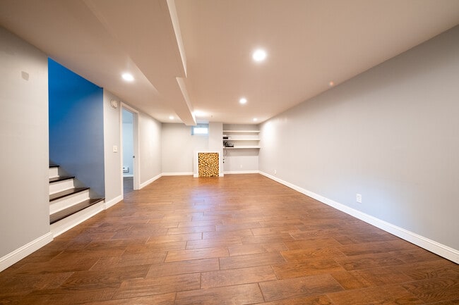 Building Photo - 2817 W 109th St