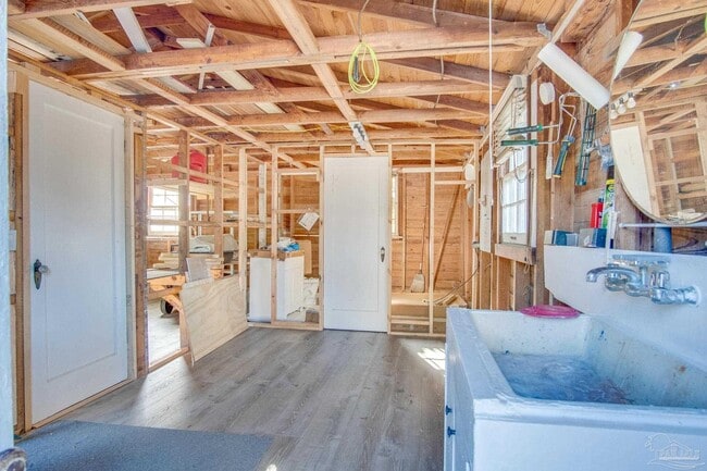 Building Photo - 2303 N 20th Ave