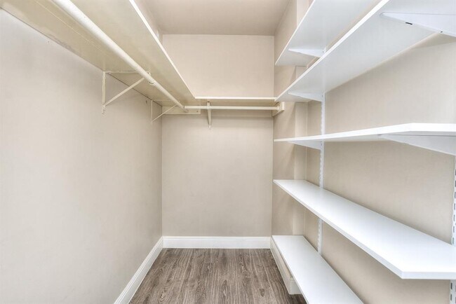 Building Photo - 1407 E 19th St