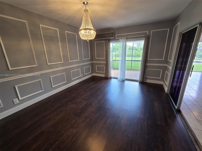 Building Photo - 9430 S Meadows Cir