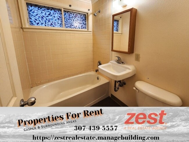 Building Photo - 504 S Washington St