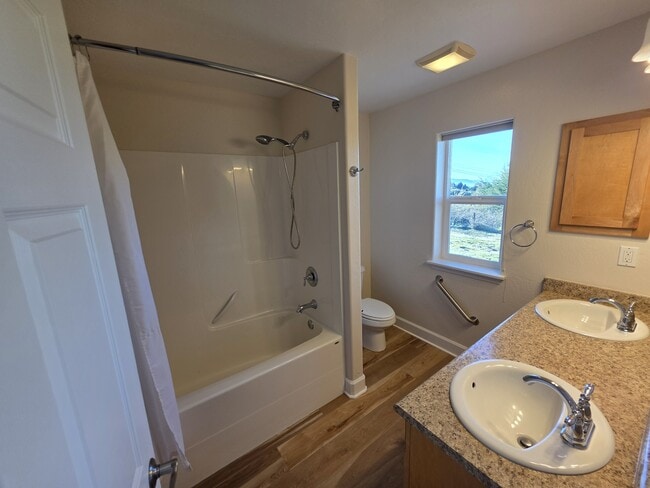 Building Photo - 15840 Pedrioli Dr