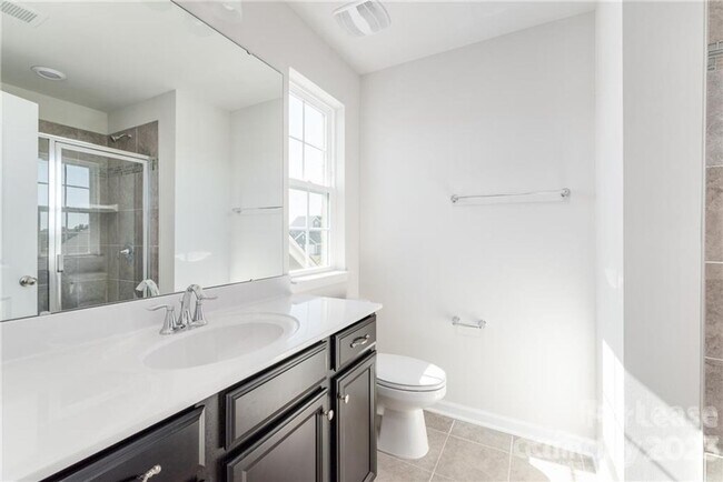 Building Photo - 3 bedroom town home in Rea Farms- walkable community to restaurants, shops, walking trails