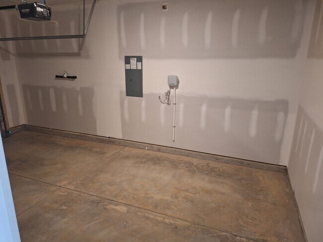 Building Photo - 725 Gatestone Ln