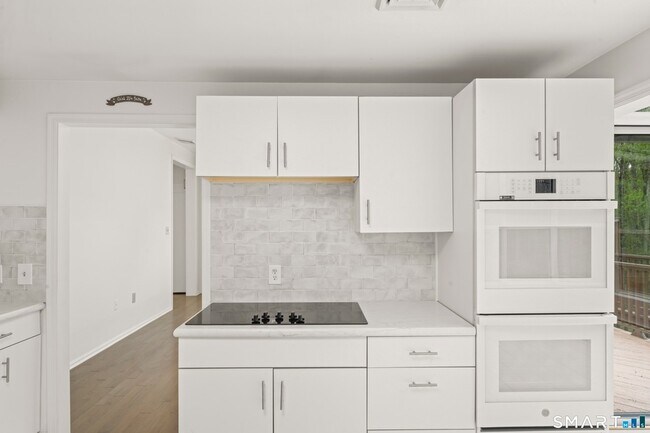 Building Photo - 89 Cranbury Dr
