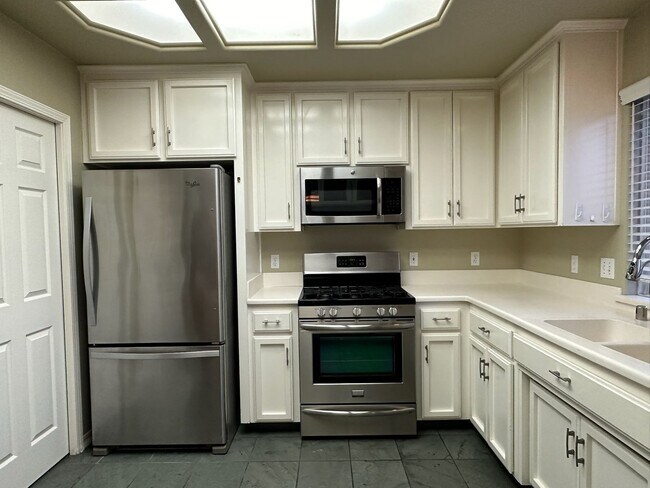 Building Photo - 3707 W Hemlock Ct