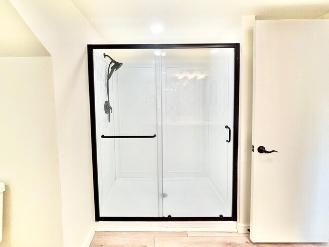 Building Photo - 437 Reed Way