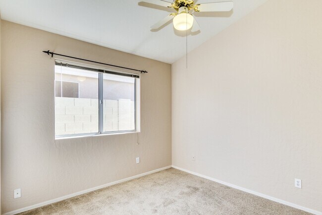 Building Photo - POPULAR RED MOUNTAIN RANCH COMMUNITY