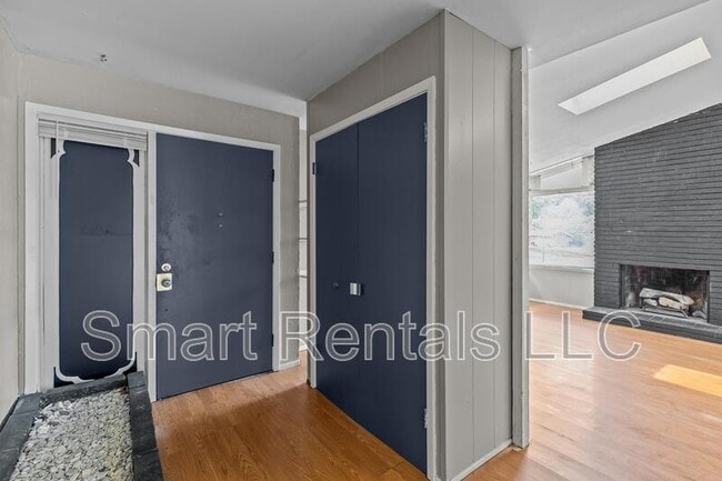 Building Photo - 12 Country Ln