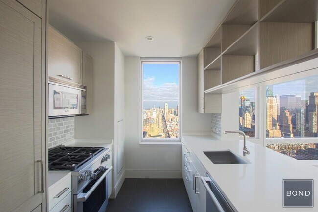 Building Photo - 555 Tenth Avenue