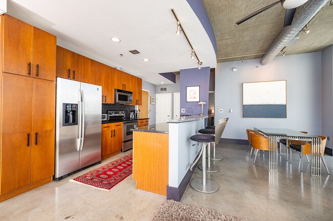 Building Photo - 943 Peachtree St NE