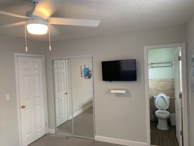 Building Photo - For Rent 4-Bedroom, 2-Bathroom single-family home