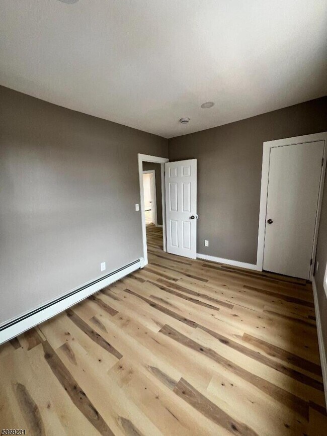 Building Photo - 366 Bramhall Ave