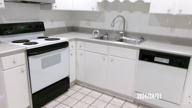 Building Photo - 7322 Mangum Dr