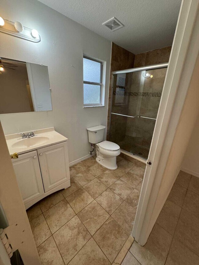 Building Photo - 865 17th Ln SW