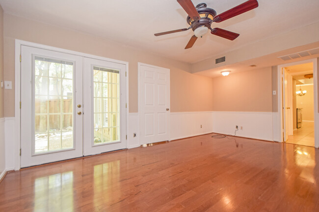 Building Photo - 3 Bedroom Townhouse - Northwest Hills