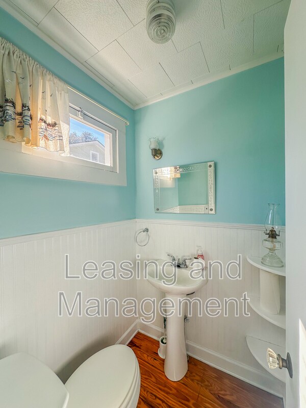 Building Photo - 422 Riverland Dr