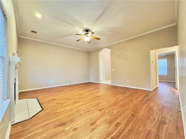 Building Photo - 4901 Roxbury Way