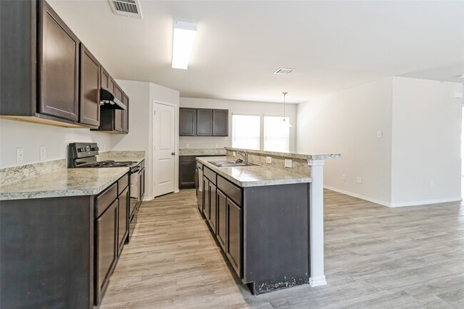 Building Photo - 520 Meadow Park Ln
