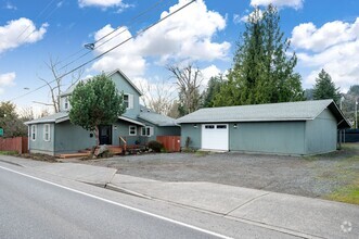 Building Photo - Live & Work in Charming 3 bed/3 bath!