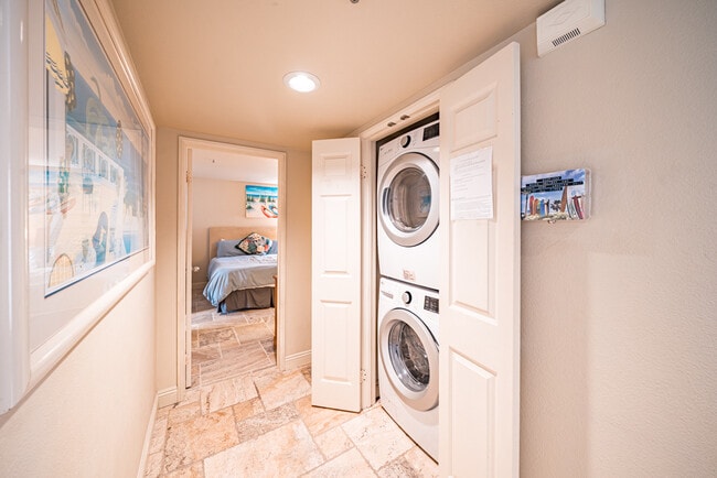 Building Photo - 714 Seacoast Dr