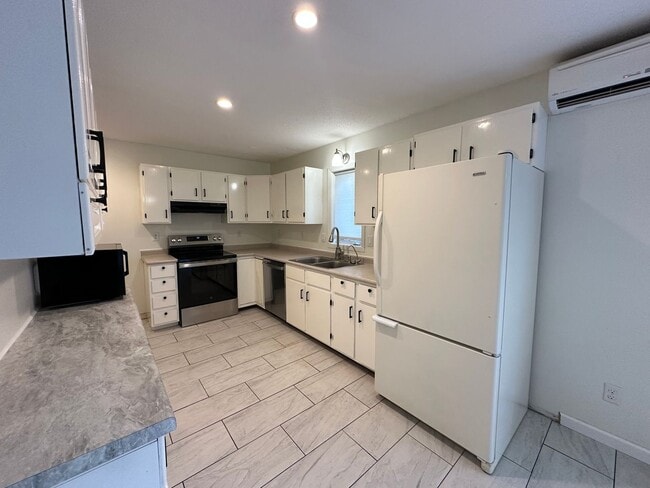 Building Photo - 2 Months Free on an 13-Month Lease with a $300 Gift Card- 4 Bedroom Home with Fully Fenced-In Lar...